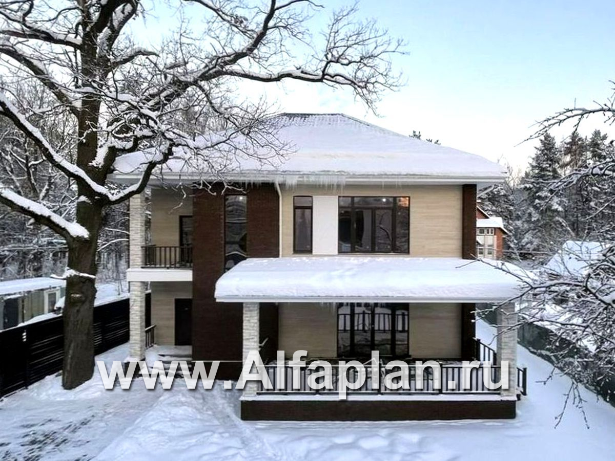 «Эрго» - проект дома 10х10м, планировка с террасой со стороны входа, с удобной планировкой - основное изображение